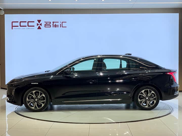 Фото 4 - Hongqi E-QM5