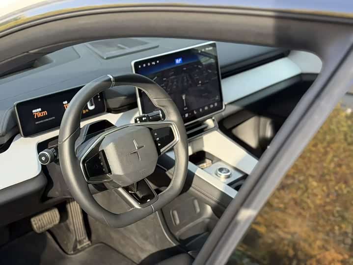 Фото 11 - Polestar 4