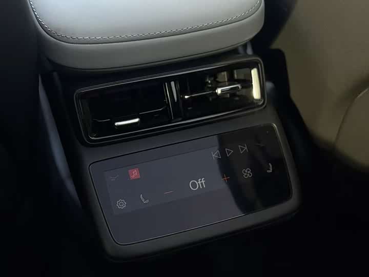 Фото 20 - Polestar 4