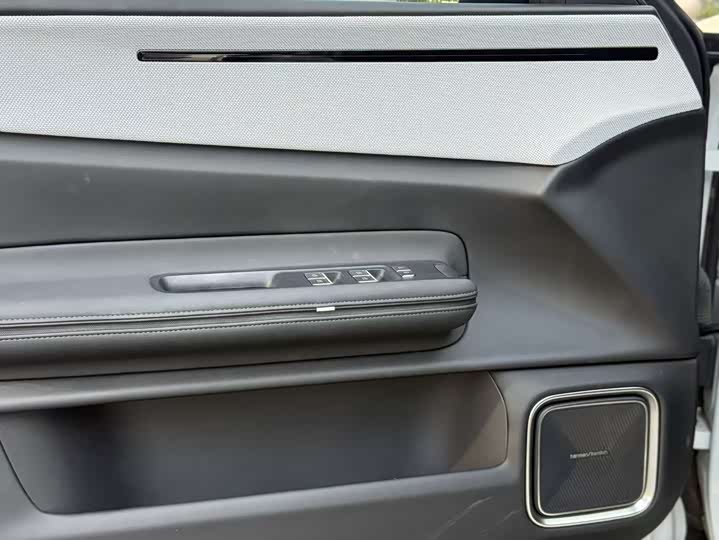 Фото 21 - Polestar 4