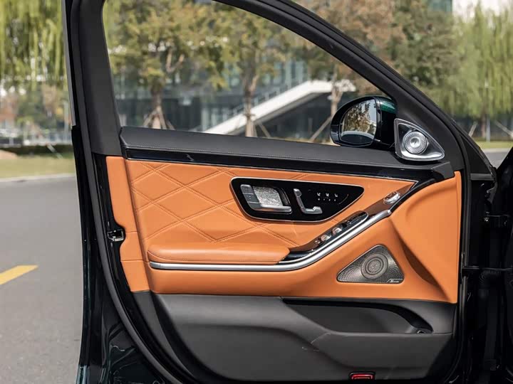 Фото 16 - Mercedes-Benz Maybach S-Class