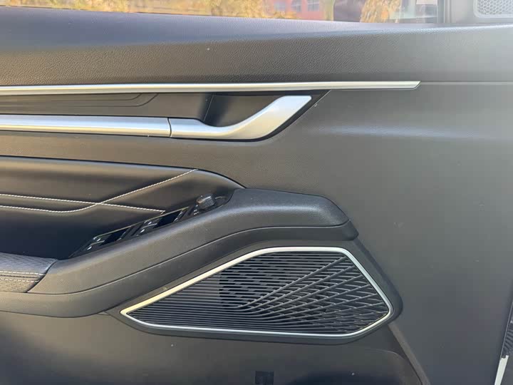 Фото 13 - Geely Emgrand