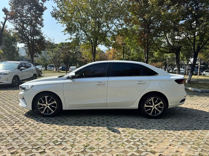 Фото 18 - Geely Emgrand