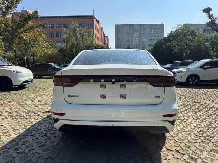 Фото 20 - Geely Emgrand