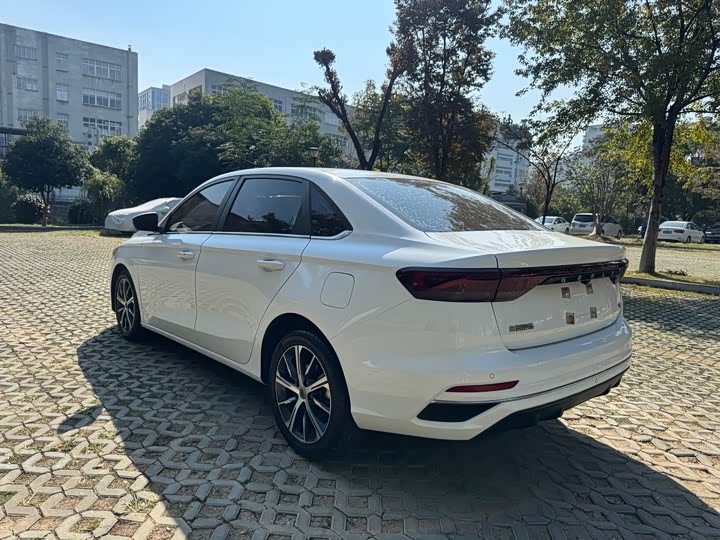 Фото 21 - Geely Emgrand