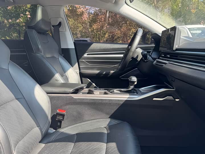 Фото 9 - Geely Emgrand