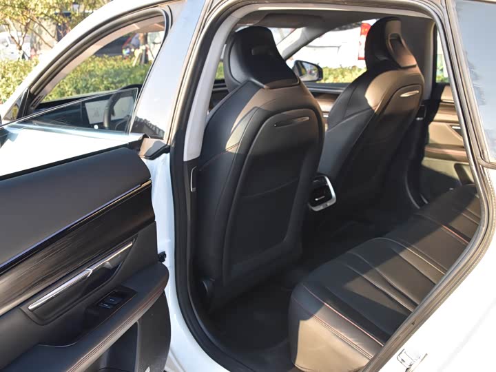 Фото 10 - XPeng P7