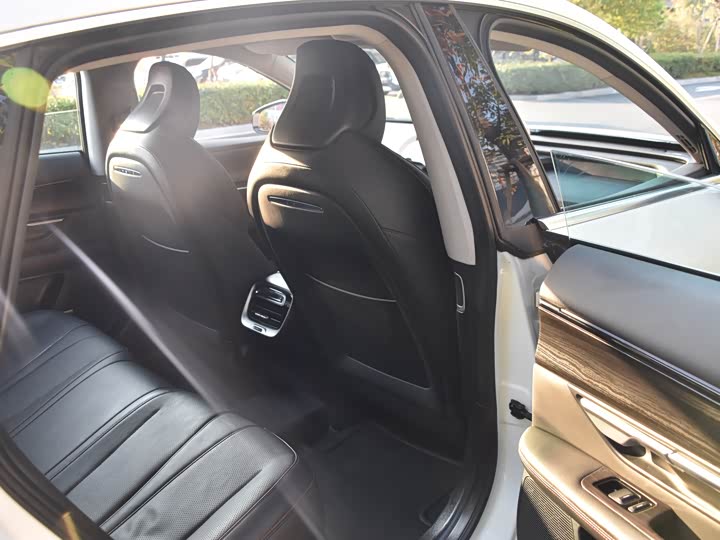 Фото 12 - XPeng P7