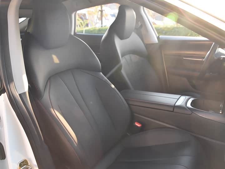 Фото 15 - XPeng P7