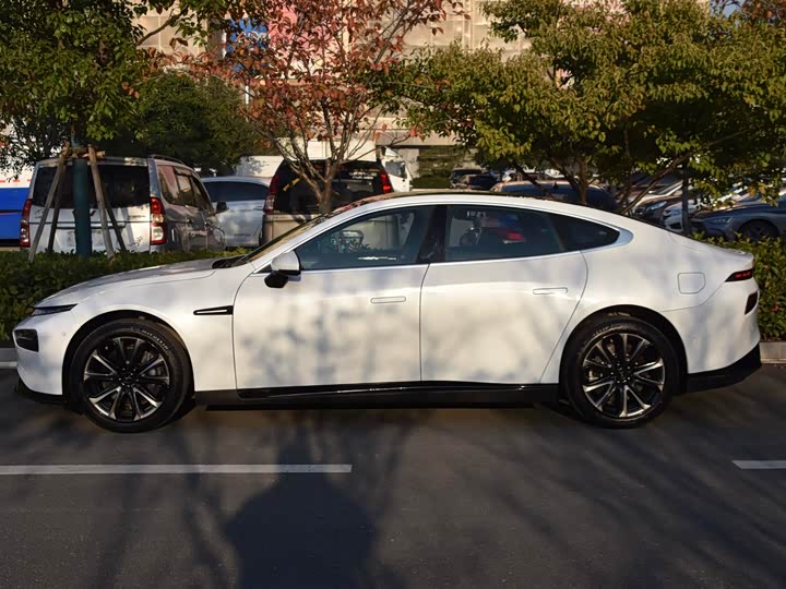 Фото 2 - XPeng P7