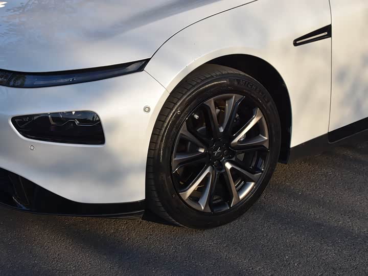 Фото 6 - XPeng P7