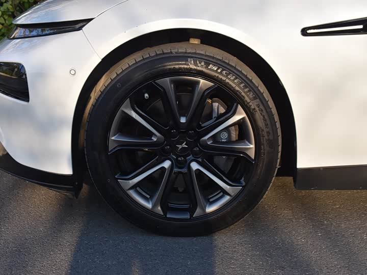 Фото 7 - XPeng P7