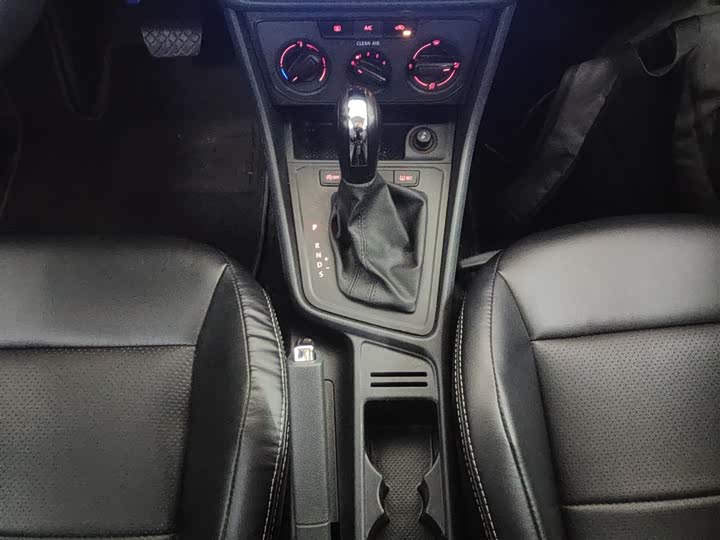 Фото 14 - Volkswagen Lavida