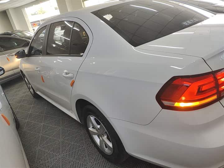 Фото 5 - Volkswagen Lavida