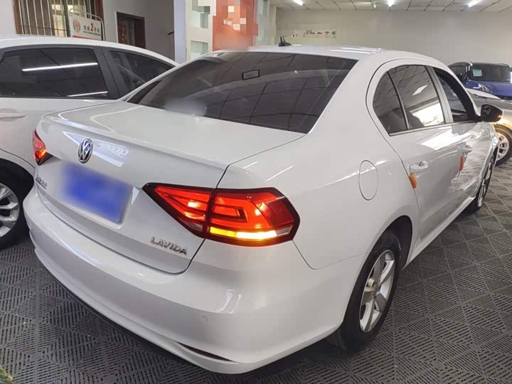 Фото 7 - Volkswagen Lavida