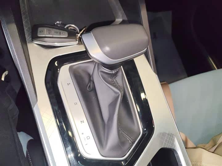 Фото 14 - Geely Emgrand L