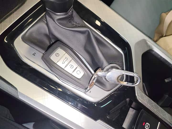 Фото 9 - Geely Emgrand L