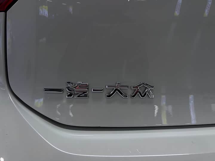 Фото 13 - Volkswagen Golf