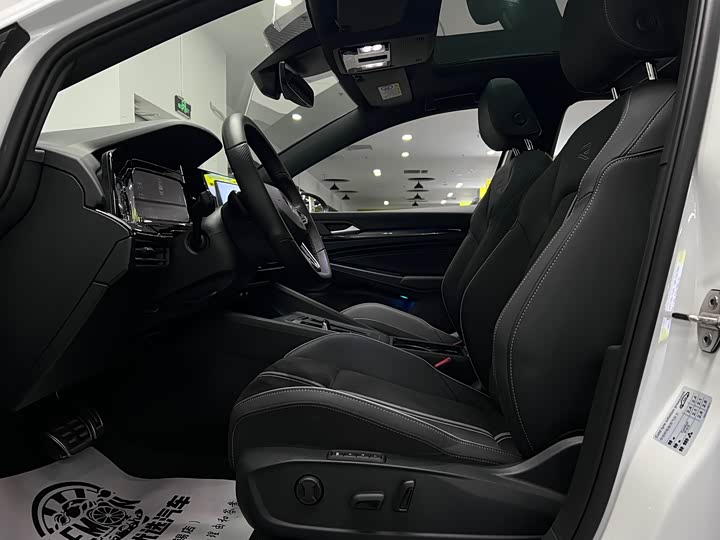 Фото 25 - Volkswagen Golf