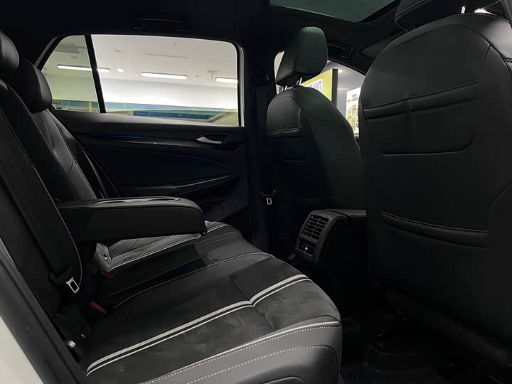 Фото 29 - Volkswagen Golf