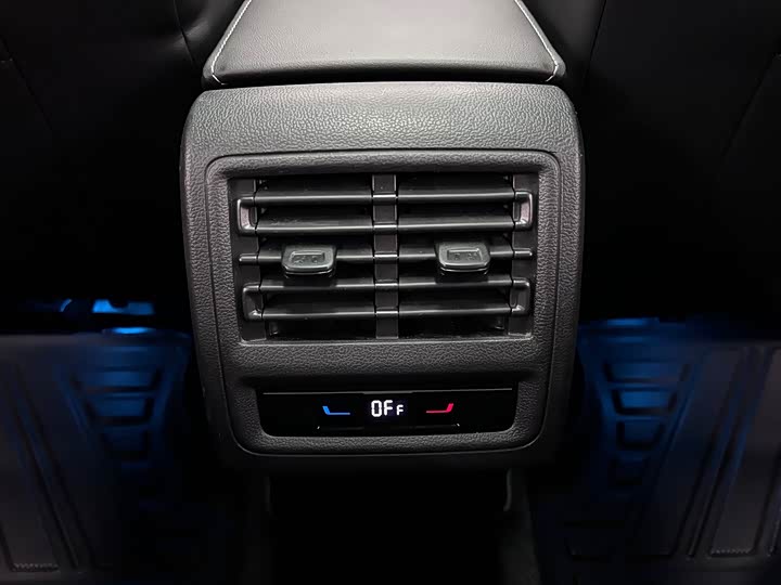 Фото 30 - Volkswagen Golf