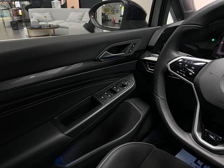 Фото 31 - Volkswagen Golf