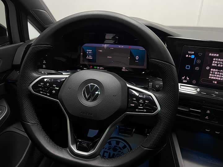 Фото 32 - Volkswagen Golf