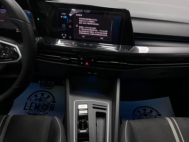 Фото 33 - Volkswagen Golf