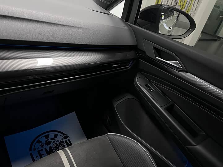 Фото 34 - Volkswagen Golf