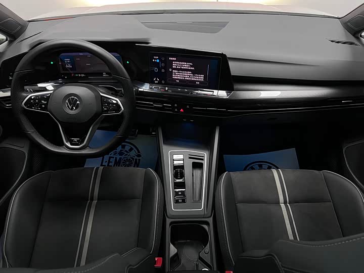 Фото 35 - Volkswagen Golf