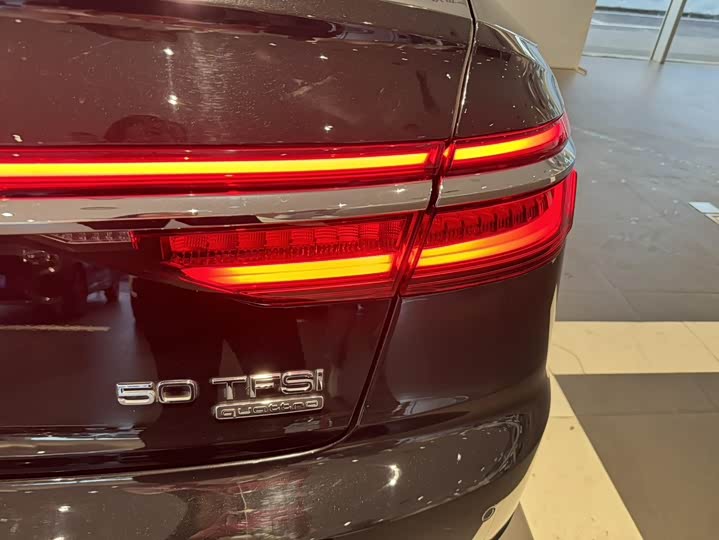 Фото 15 - Audi A8