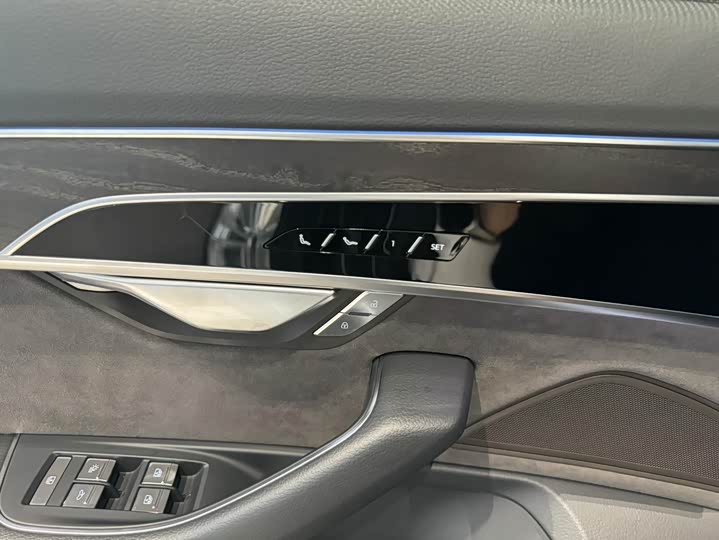 Фото 17 - Audi A8