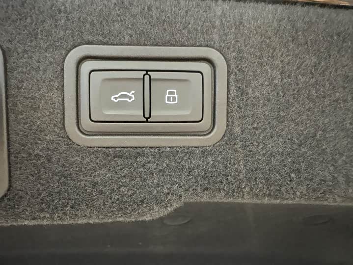 Фото 18 - Audi A8