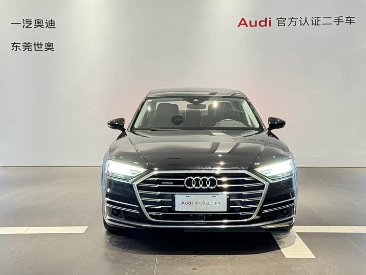Фото 2 - Audi A8