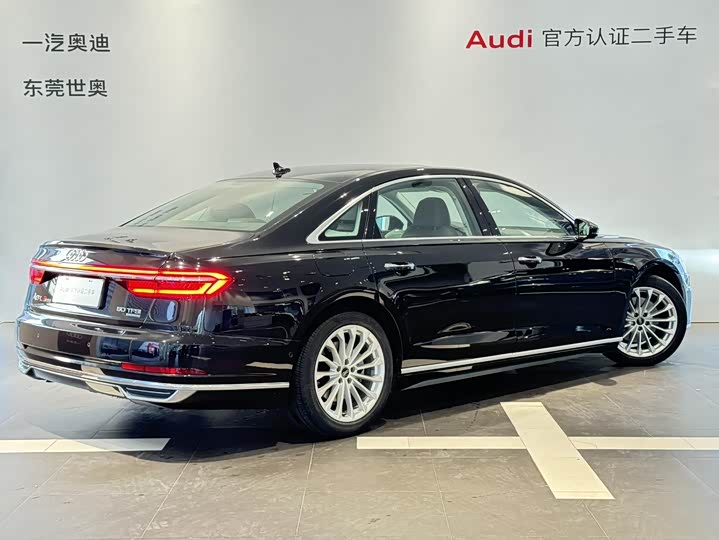 Фото 3 - Audi A8