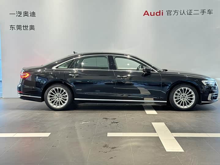 Фото 5 - Audi A8