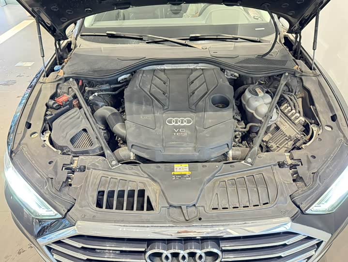 Фото 8 - Audi A8