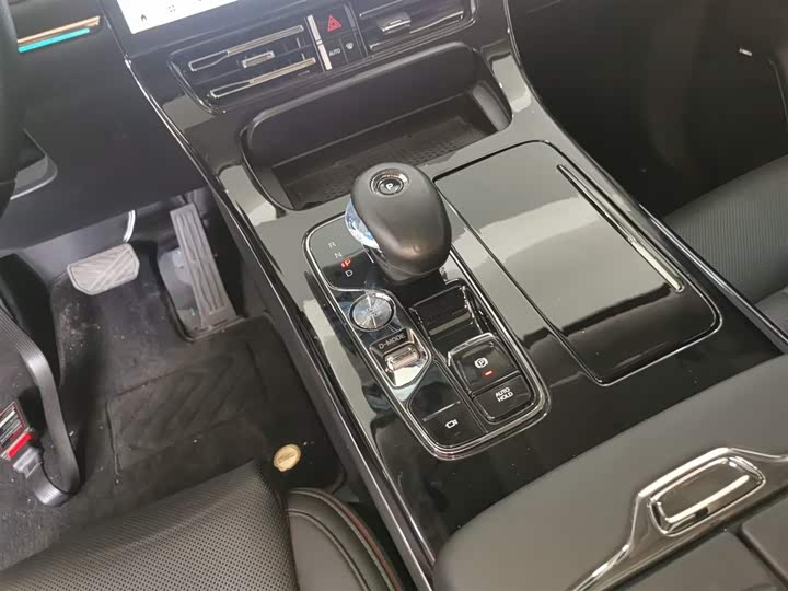 Фото 14 - GAC Trumpchi E9