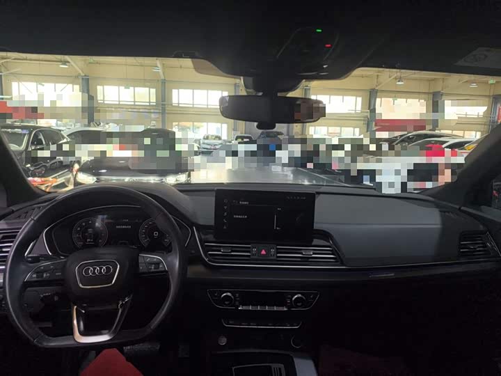 Фото 10 - Audi Q5L