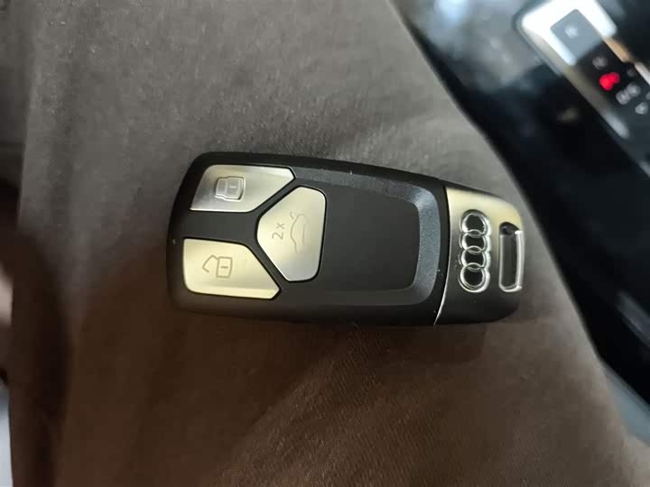 Фото 9 - Audi Q5L