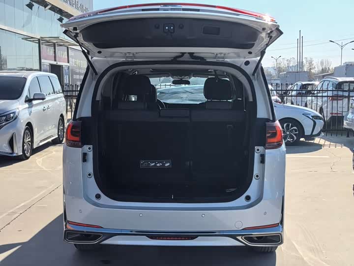 Фото 13 - GAC Trumpchi M8