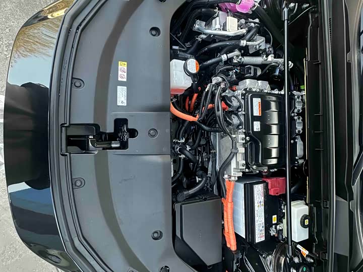 Фото 16 - Lexus RZ