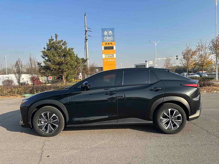 Фото 3 - Lexus RZ