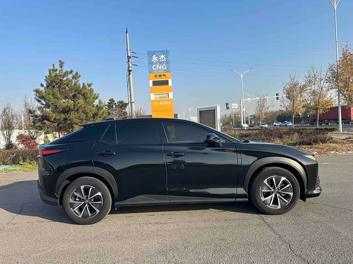 Фото 4 - Lexus RZ