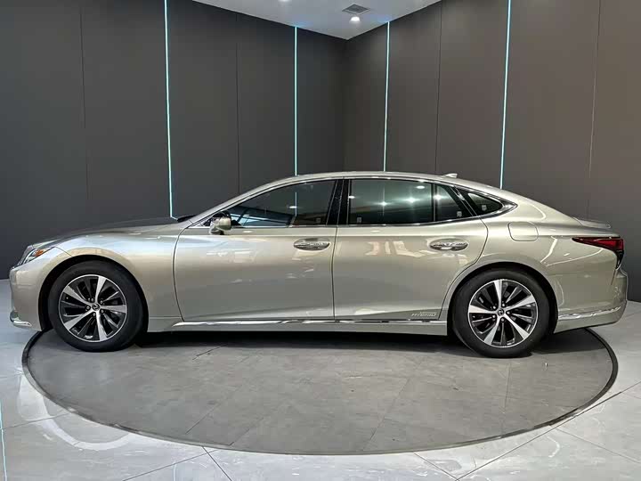 Фото 3 - Lexus LS
