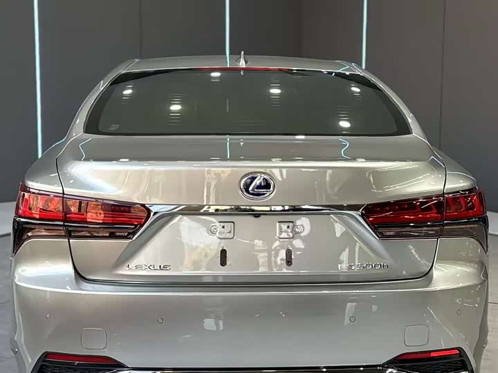 Фото 6 - Lexus LS