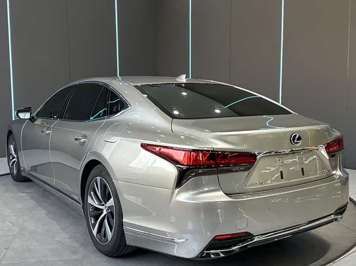 Фото 7 - Lexus LS