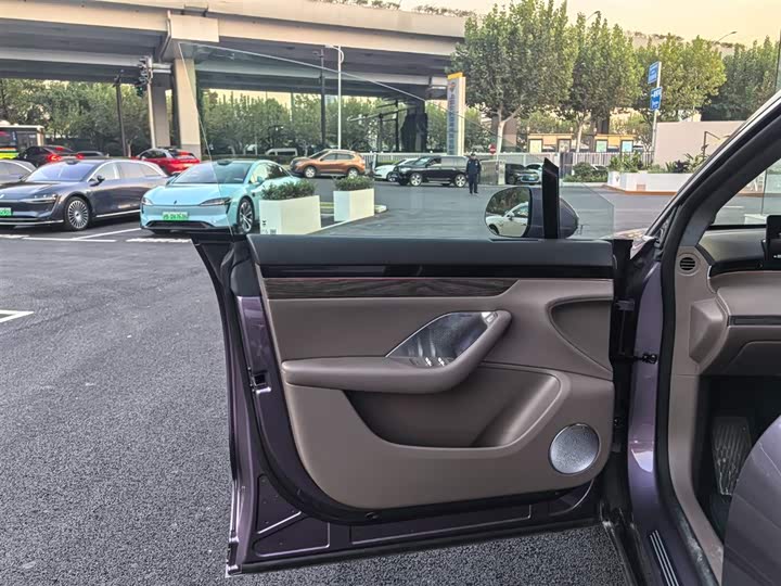 Фото 7 - Luxeed R7