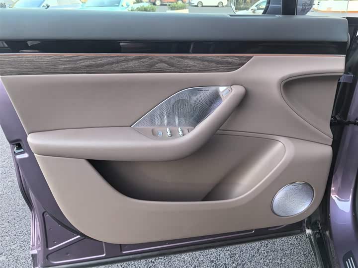 Фото 8 - Luxeed R7