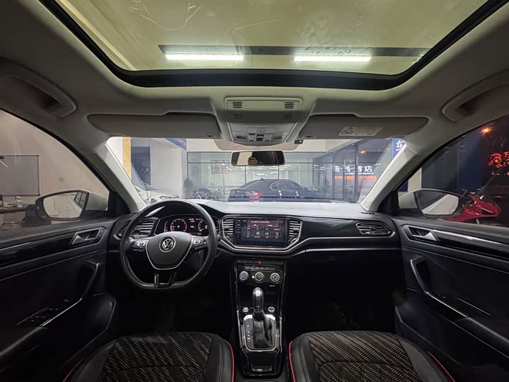 Фото 16 - Volkswagen T-Roc